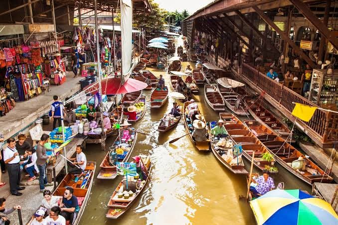 Damnoen Saduak Floating Market