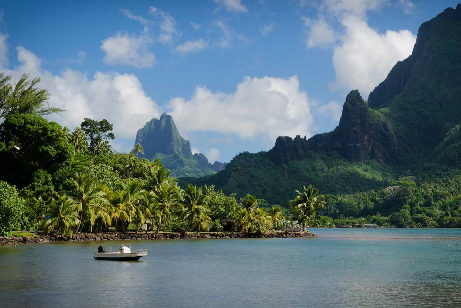 Bora Bora lagoon and Mount Otemanu