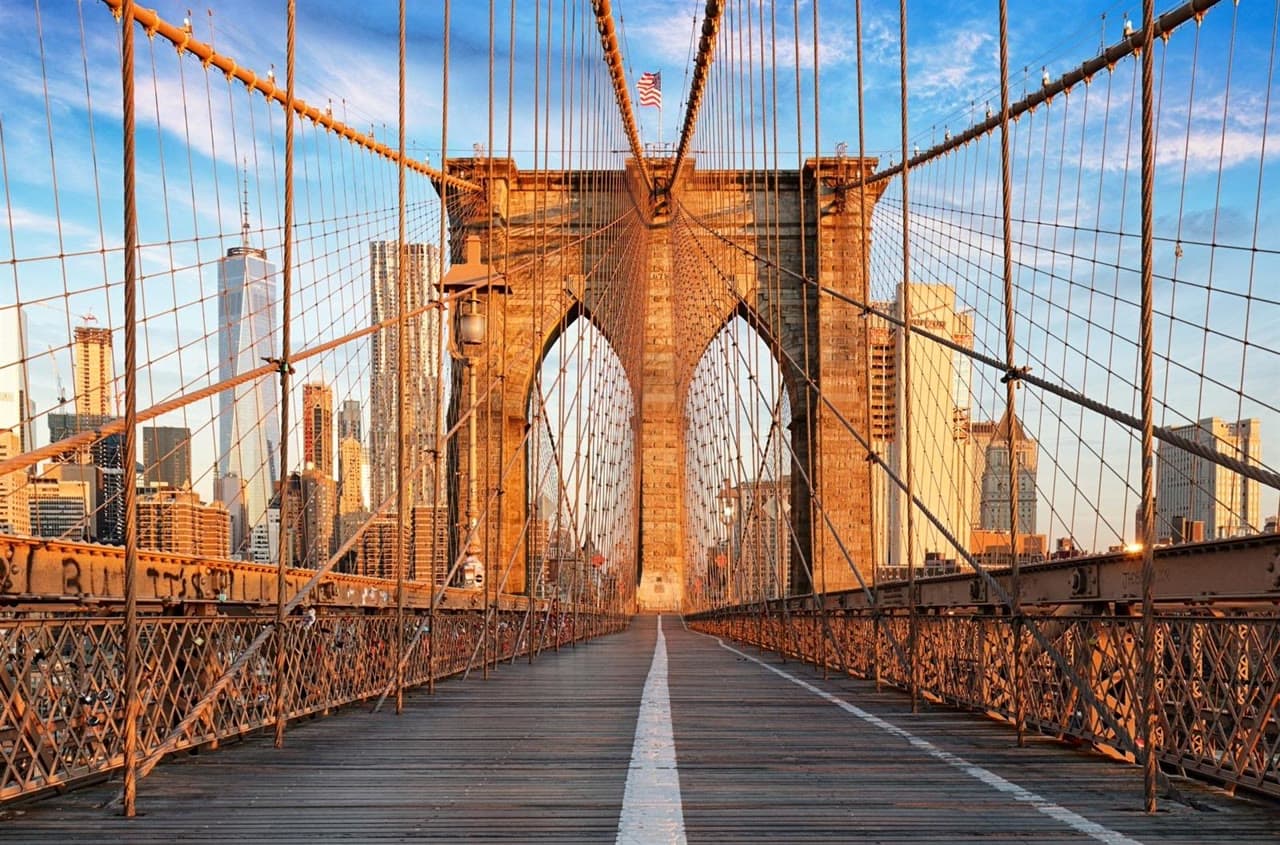 Brooklyn Bridge Walk at Dusk